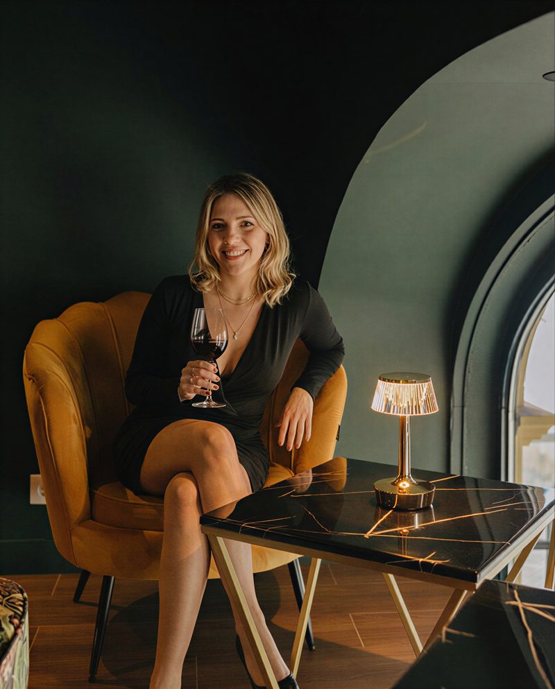 Joyce, a aniversariante, num retrato elegante